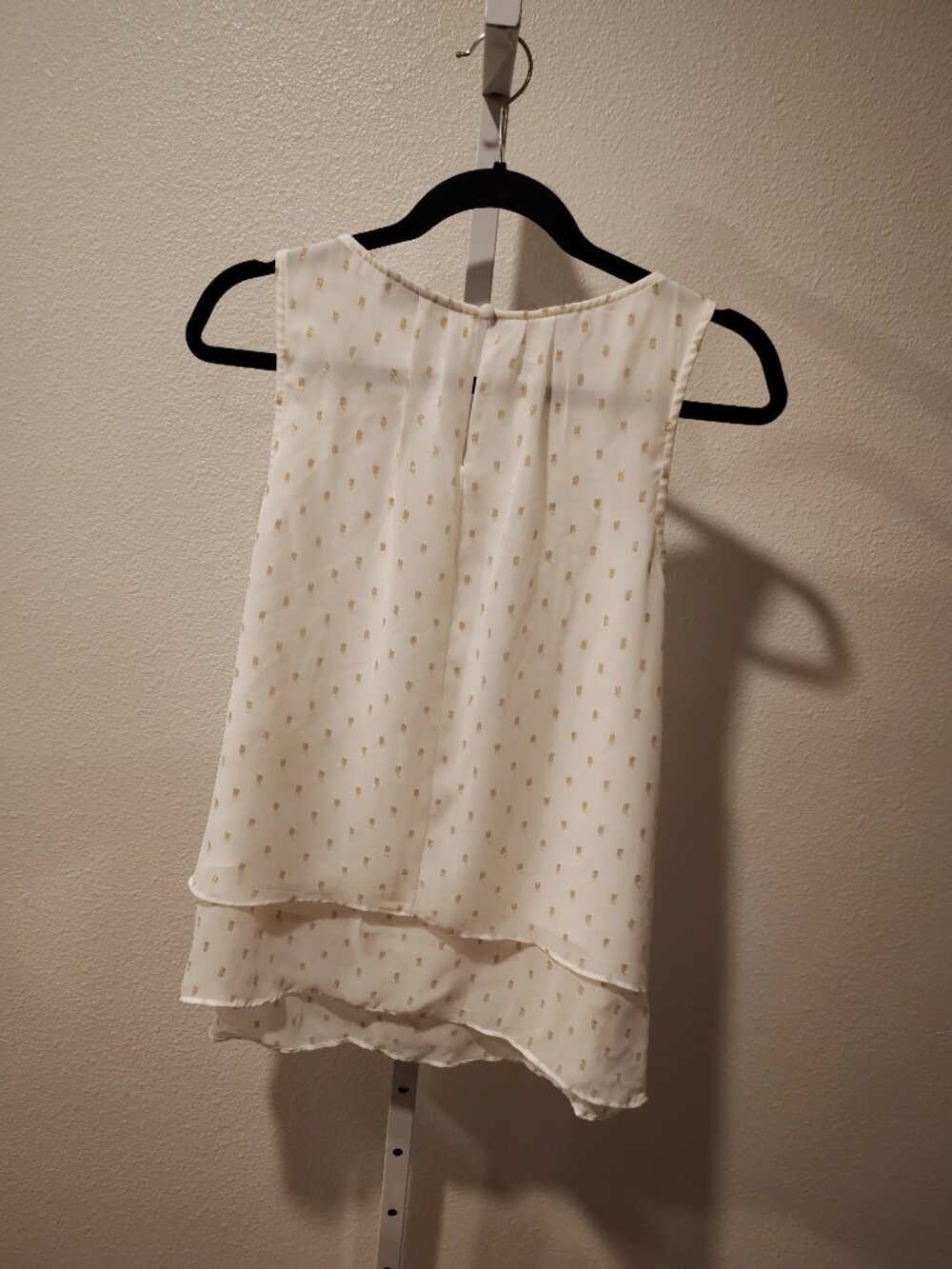 Apt. 9 Women's Tank Top Size Medium NWT Semi Sheer White Metallic Spots Layered - Picture 11 of 11